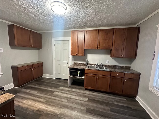 Building Photo - 3301 Tampa Ave