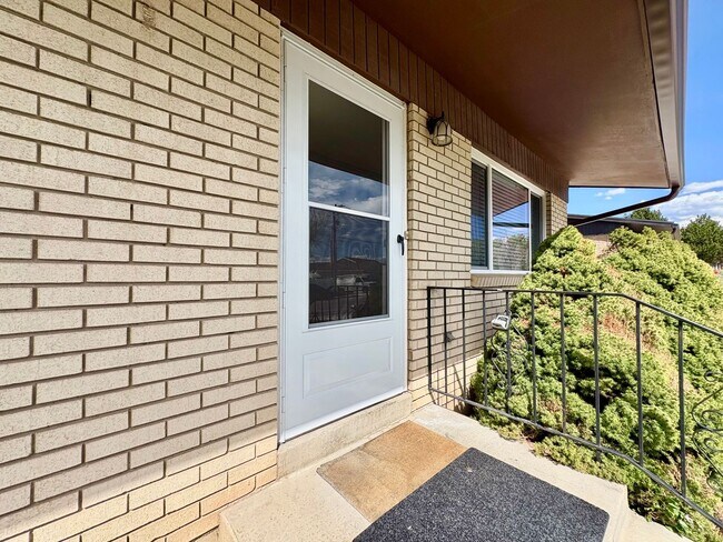 Foto del edificio - Newly Renovated 3 Bedroom, 1 Bath Duplex – in Lehi!
