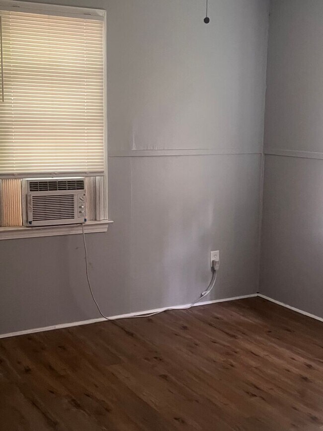 Foto del edificio - Two bedroom /One bath house