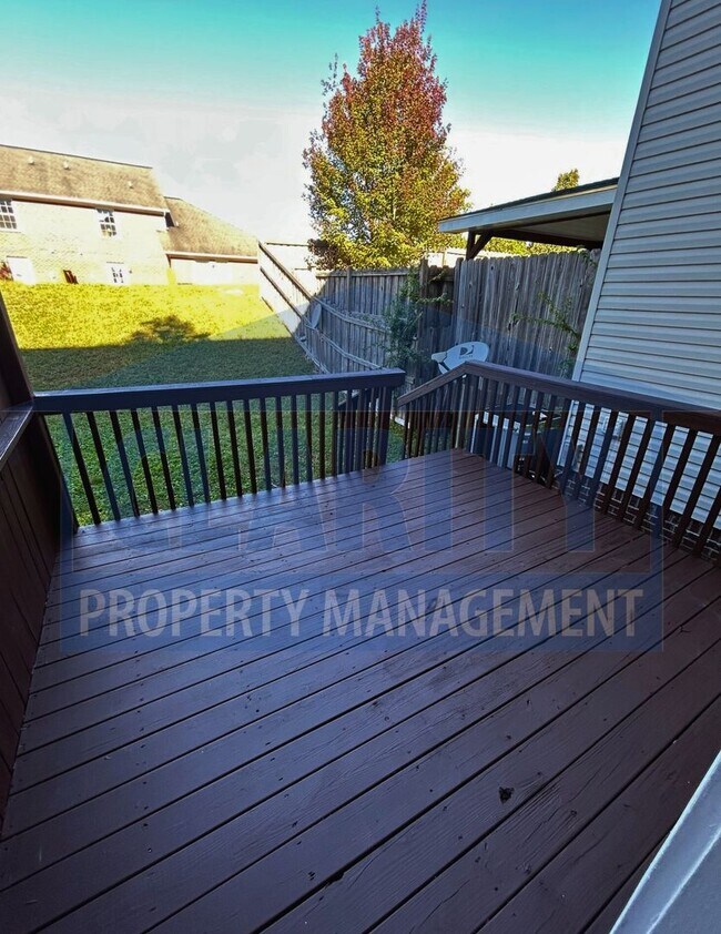 Building Photo - Two bedroom townhome in North Cleveland