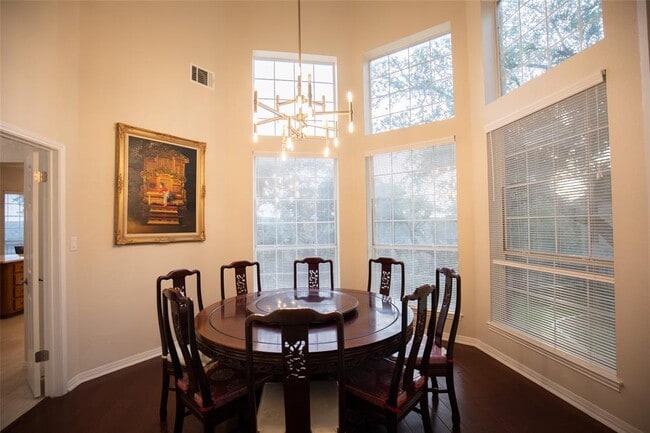 Building Photo - 9920 Spicewood Mesa
