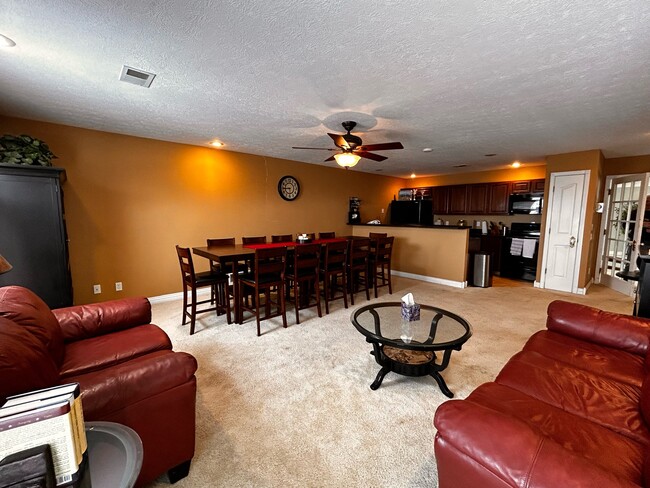 Building Photo - 25575 17-770E