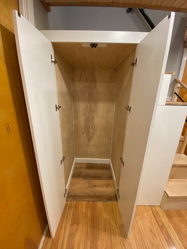 Custom Closet - 61 Grand St