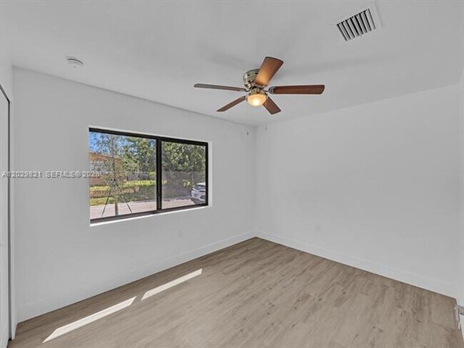 Building Photo - 1804 SW 99th Terrace