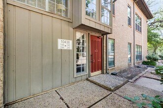 Building Photo - 10438 High Hollows Dr