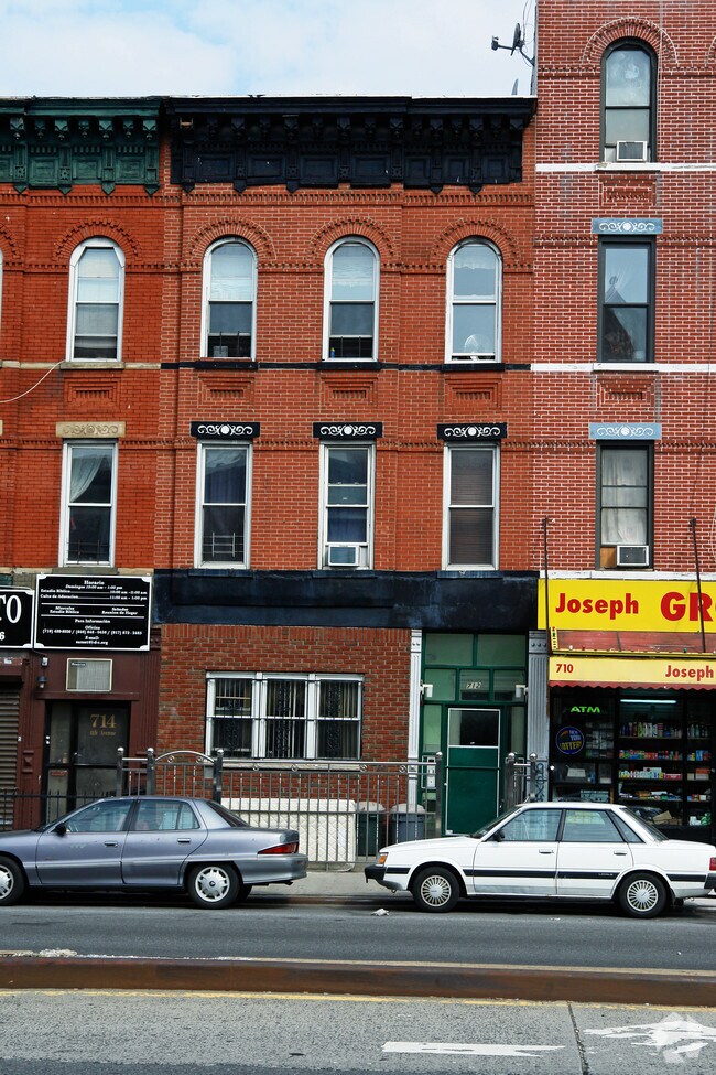 Building Photo - 712 4th Ave
