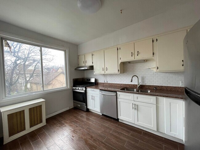 Foto del edificio - 302 Chapel Ave