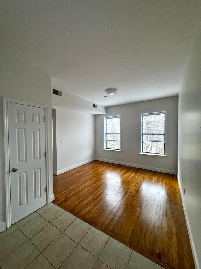 Building Photo - 65 Summit Ave