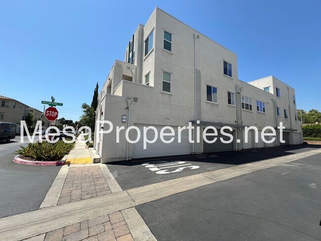 Building Photo - 127 Macintosh Way
