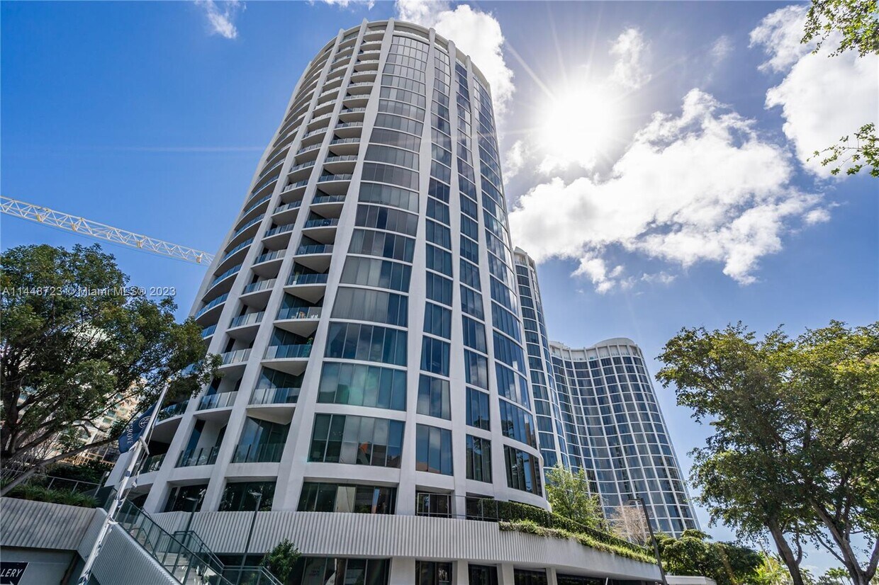 Primary Photo - 2831 S Bayshore Dr