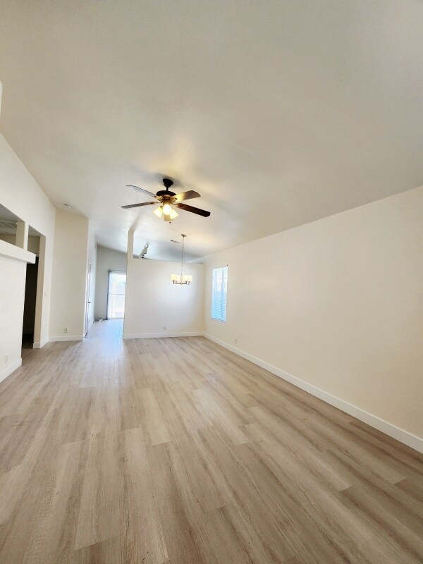 Foto del edificio - 8472 W Gilmore Ave