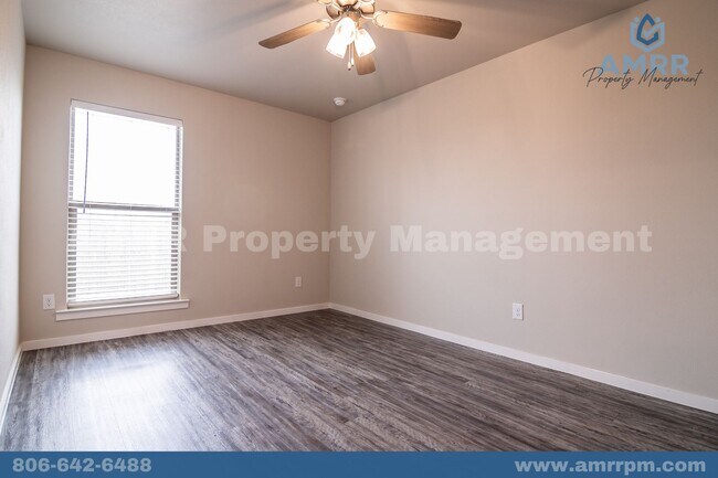Foto del edificio - 2121 N Avenue J