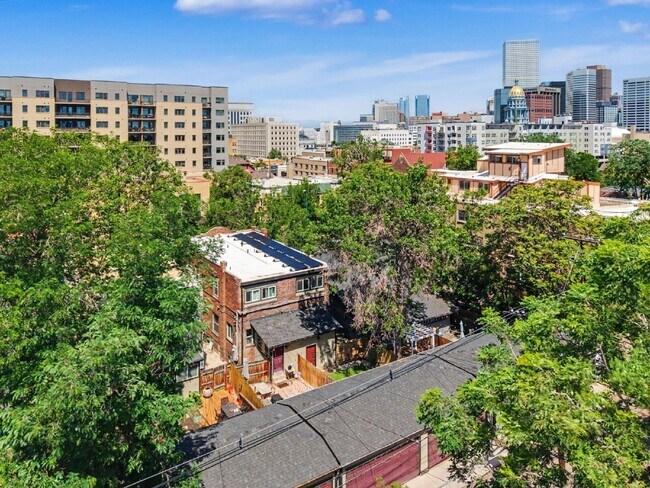 Foto del edificio - 1230 Logan St
