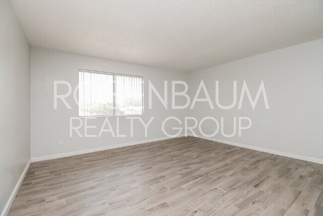 Building Photo - 1050 W University Dr