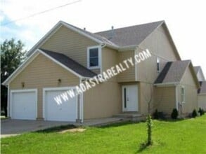 Building Photo - 304 N 9th St