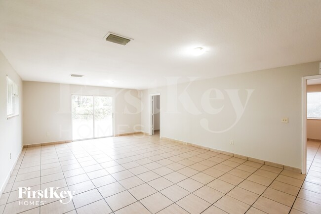 Building Photo - 405 NW 7th St