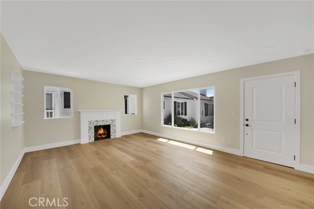 Building Photo - 403 Avenida Victoria