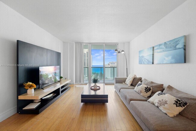 Foto del edificio - 19370 Collins Ave