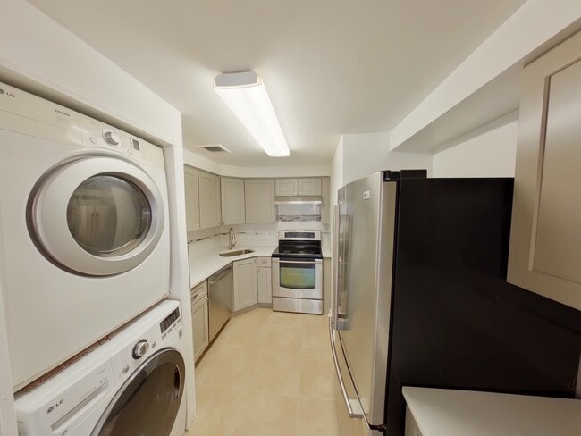 Building Photo - 99 Teaneck Rd