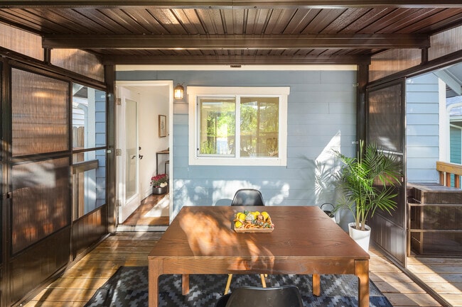 Foto del edificio - 5429 Renton Ave S