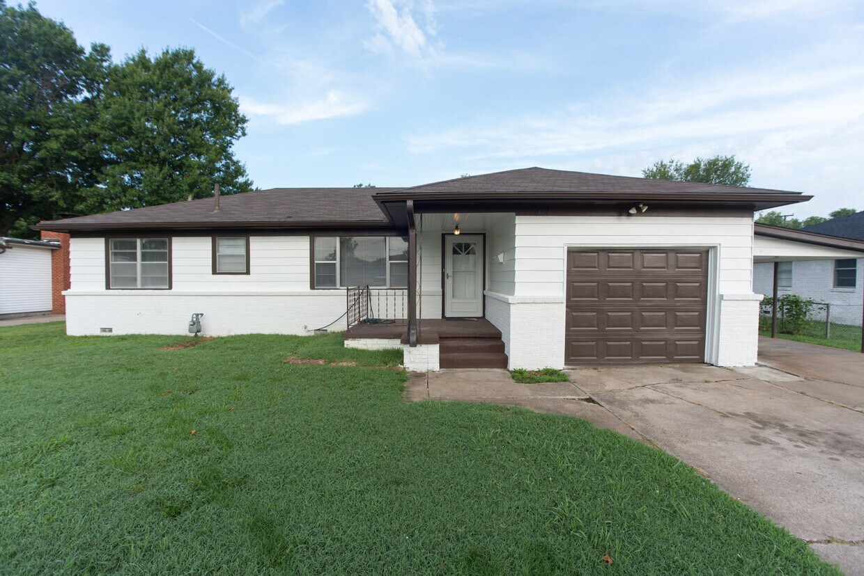 Foto principal - 1202 S Russell St