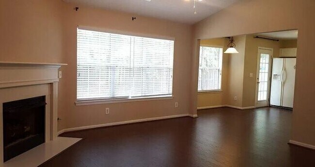 Foto del edificio - 404 Gibson Forest Dr