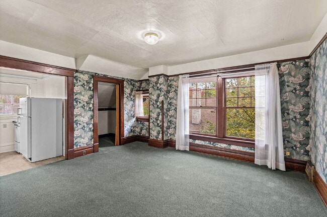 Building Photo - 308 W 13th Ave