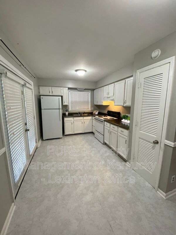 Building Photo - 3485 King Arthur Dr