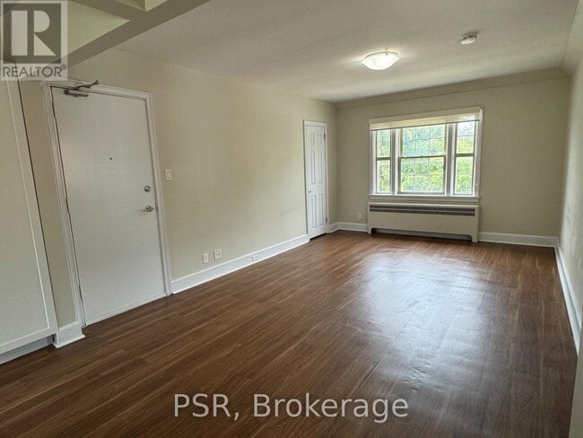Photo du bâtiment - 1353 Bayview Ave