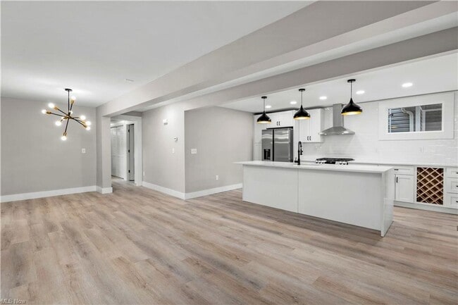 Building Photo - 254 - Whitman