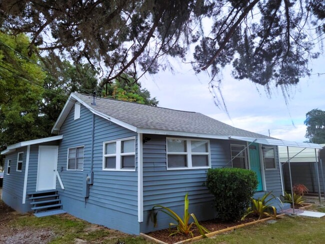 Building Photo - This charming 3-bedroom, 2-bathroom  Eustis