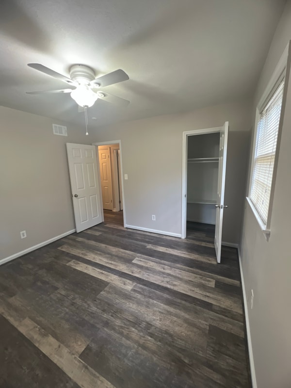 Building Photo - 2220 Mahan Dr