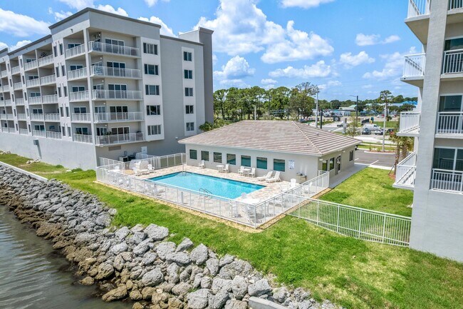 Foto del edificio - 1805 Riverside Dr