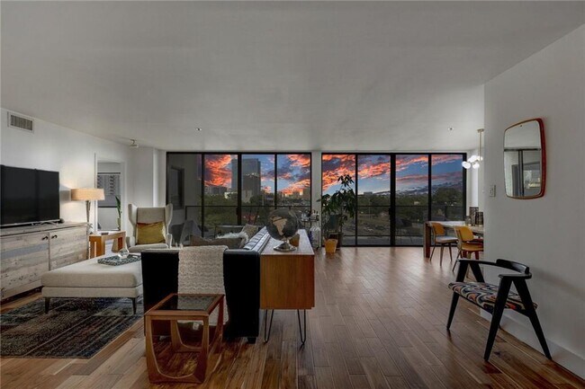 Foto del edificio - 40 N Interstate Hwy 35