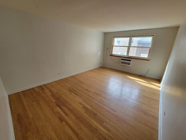 Foto del edificio - 6440 N Richmond St