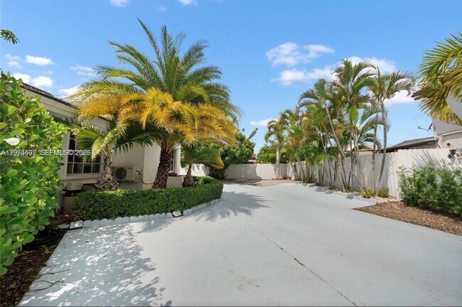 Foto del edificio - 15642 SW 59th St