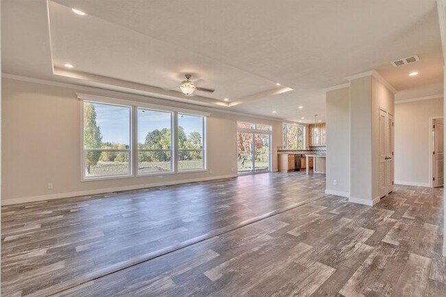 Foto del edificio - New Single Level Home situated on an active Hazelnut Orchard