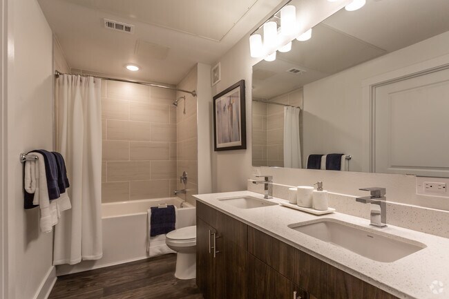 Baño - Lakeside Row Apartments
