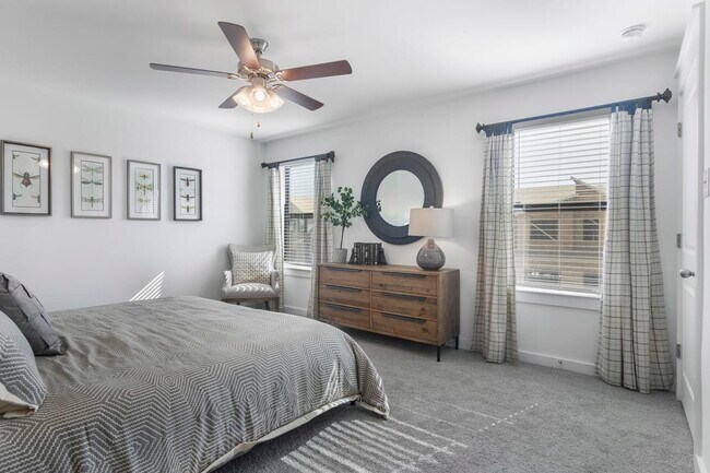 Building Photo - Sunny 2 BR Oasis: Contemporary Comfort in ...