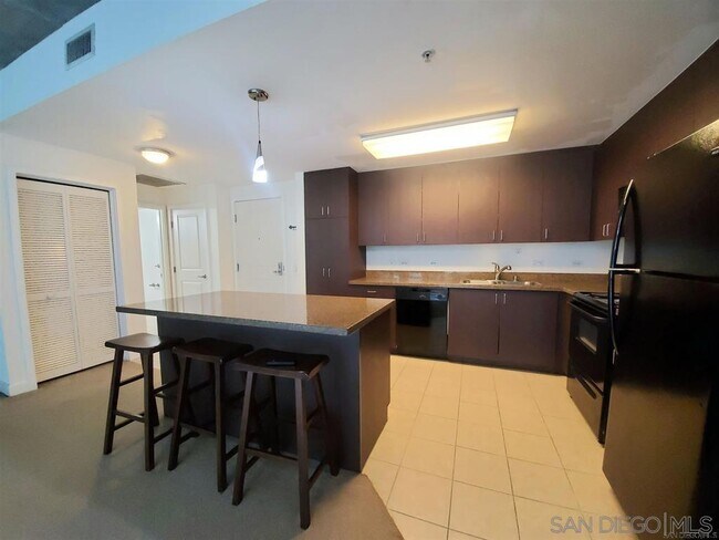Foto del edificio - 1080 Park Blvd