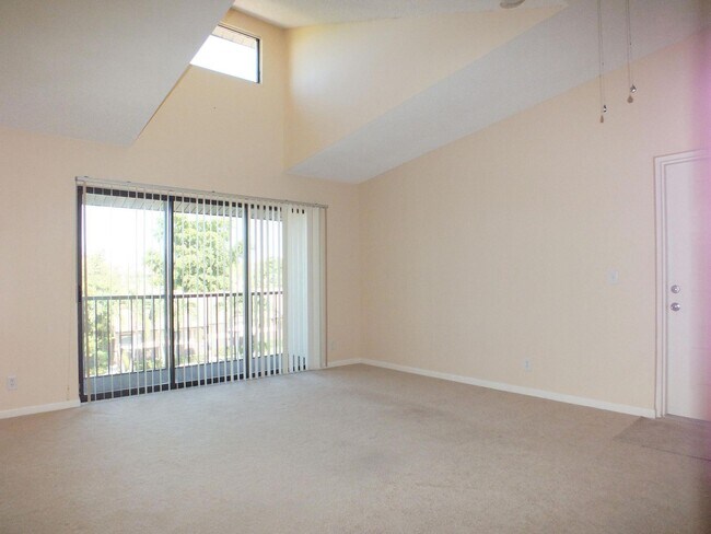 Building Photo - 819 Sky Pine Way