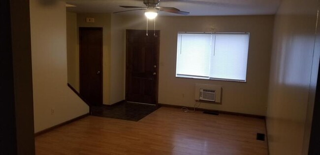 Building Photo - 473 Brentwood Dr