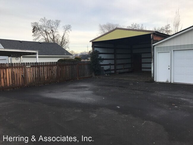Building Photo - 2 br, 1 bath House - 1027 Cherry St
