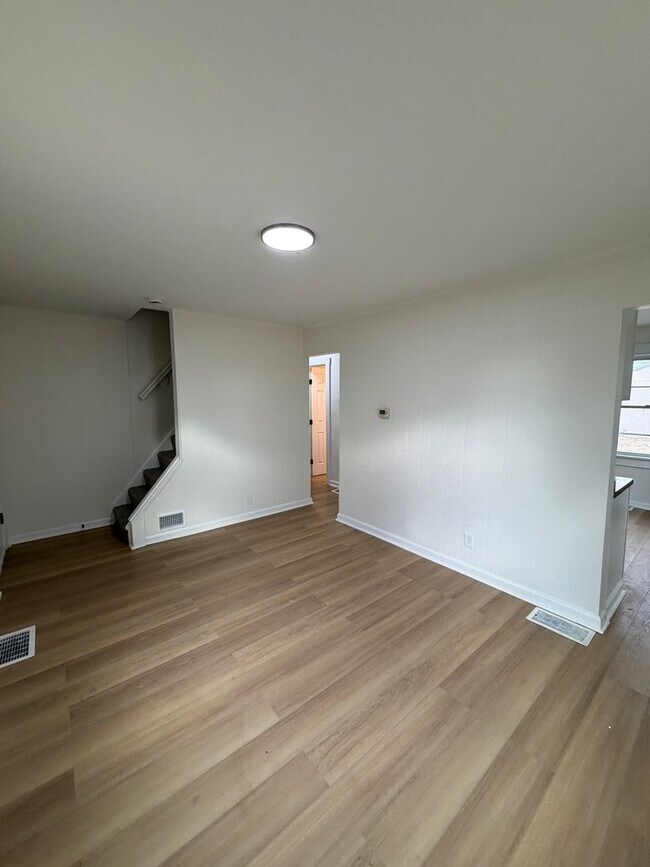 Foto del edificio - Modern Chic Meets Move-In Ready: Your Renovated 3-Bedroom Haven!