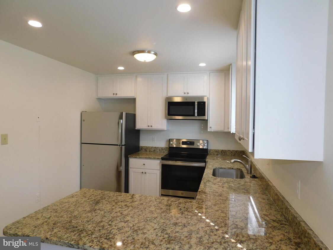 Primary Photo - 3835 Ferrara Dr