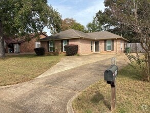 Building Photo - 3205 Milan Dr