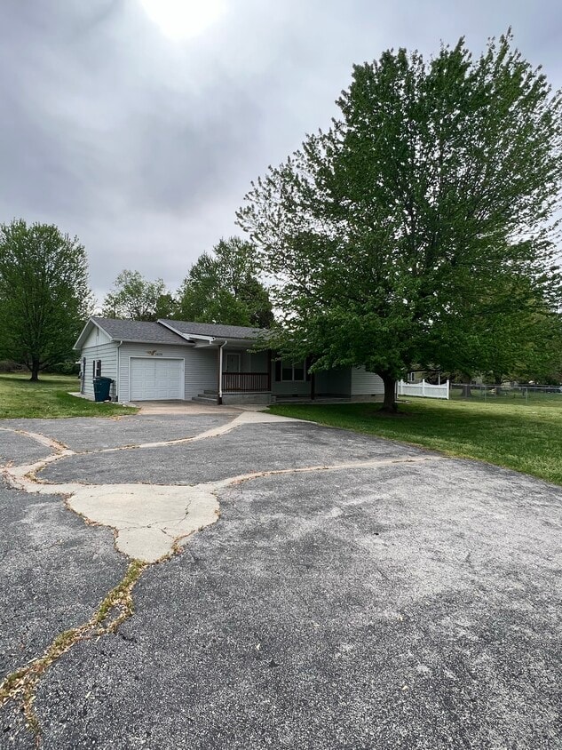 1409 4th St, MO 65708 House Rental in MO