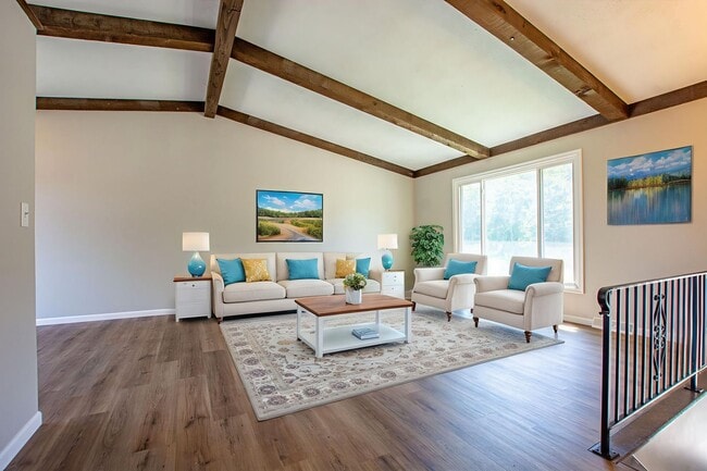 Building Photo - 3 Bedroom / 1.5 Bath with Fenced Backyard ...