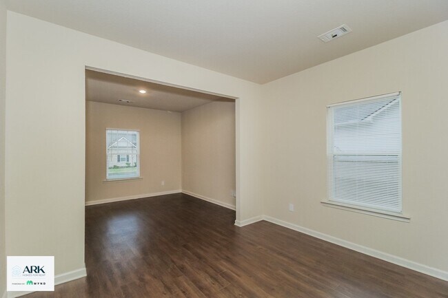 Foto del edificio - 137 Innis Brk Cir SW