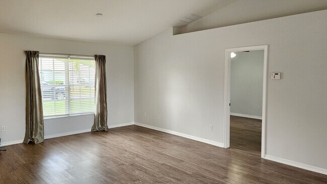 Building Photo - 3 BR 2 BA 2 CG rental in western PSL